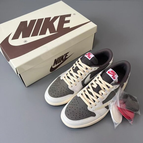 Travis Scott X Air Jordan 1 Retros Low OG Reverse Mocha - Picture 1 of 9